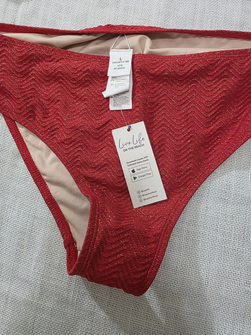 Cupshe Red Textured Triangle Bikini Top with High-Waist Bottoms - Picture 4 of 8